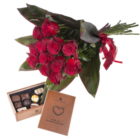 Chocolissimo - Dárek pro miláčka: tuicet červených růží a bonboniéra se srdcem 125 g